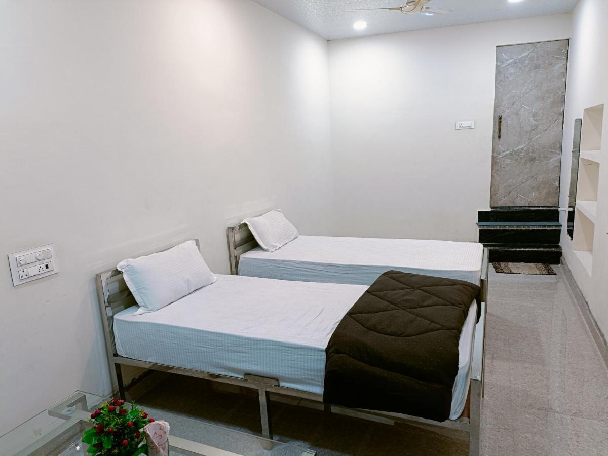Hotel Royal Inn Satna Zewnętrze zdjęcie